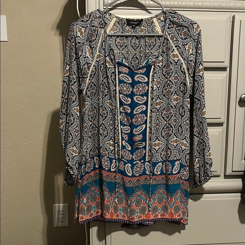 Tolani Blue and White Graphic Tunic Blouse
